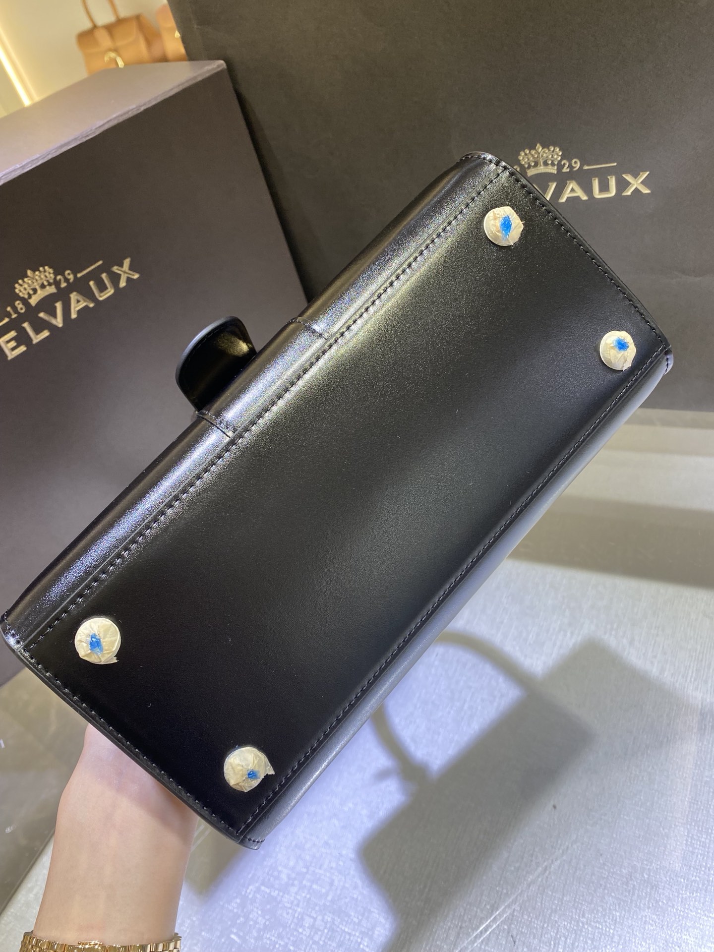 델보 브리앙 PM 박스백 유광 블랙